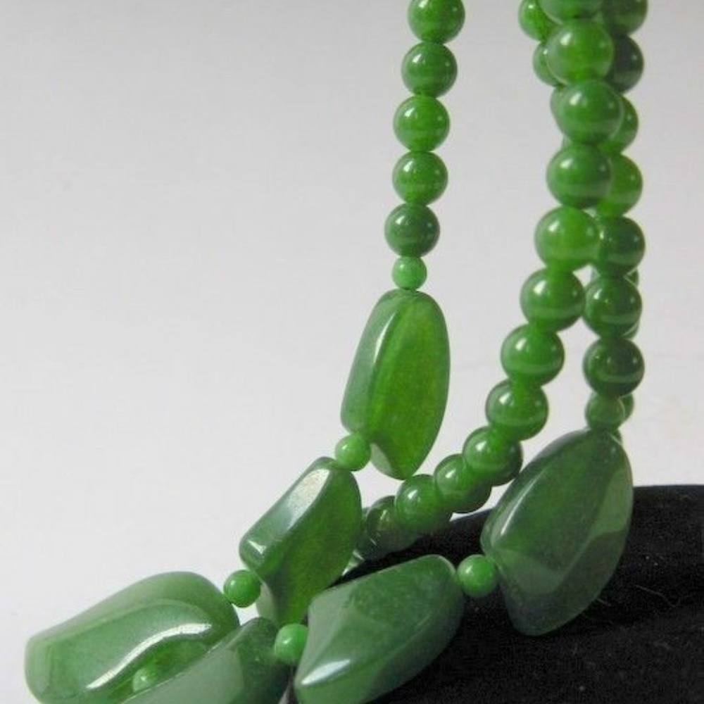 Carved Jade Green 18" Ladies Necklace